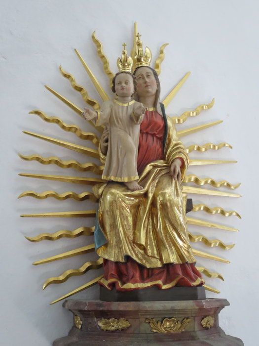 aus Holz geschnitzte Madonna. Foto: Barbara Oschmann