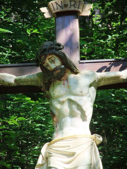 Kreuz am Freialtar auf dem Wallfahrtsplatz. Foto: Barbara Oschmann